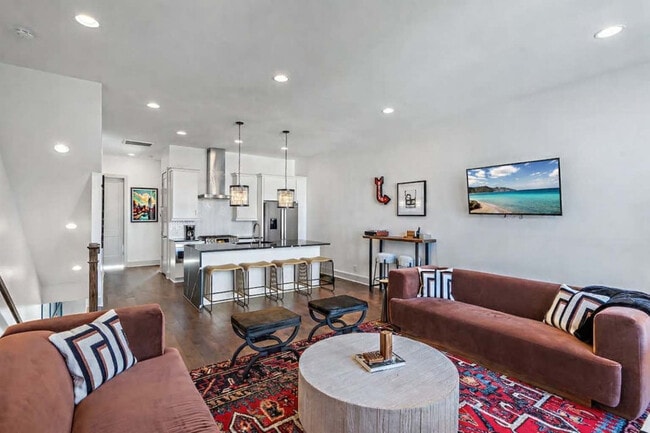 Building Photo - 2702 Delaware Ave