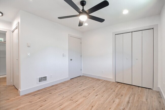 Building Photo - Beautiful 2 Bedroom 2.5 Bath Home In Everett!