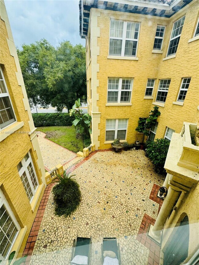 Building Photo - 3224 Biscayne Blvd