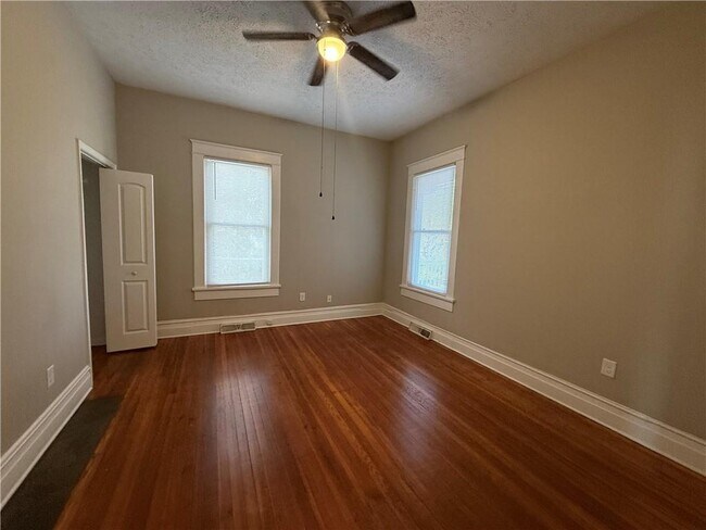 Building Photo - 2 Myrtle Dr