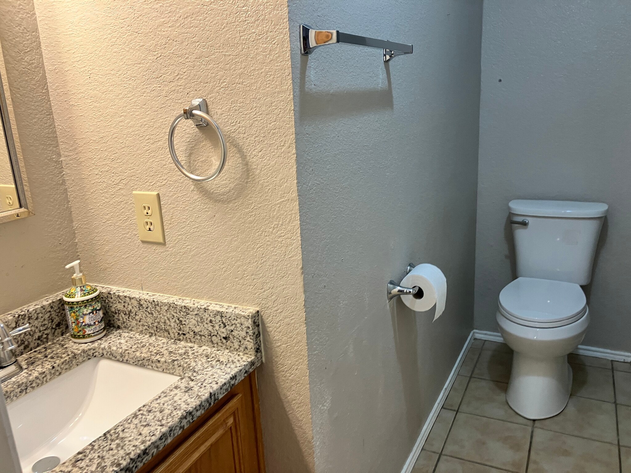 Main bath has tub/shower - 2083 Rodeo Ct