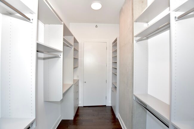 Building Photo - 60 E Randolph St