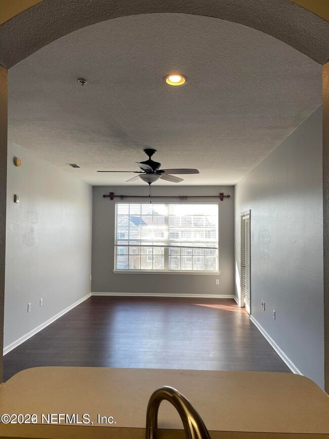 Building Photo - 7990 Baymeadows Rd