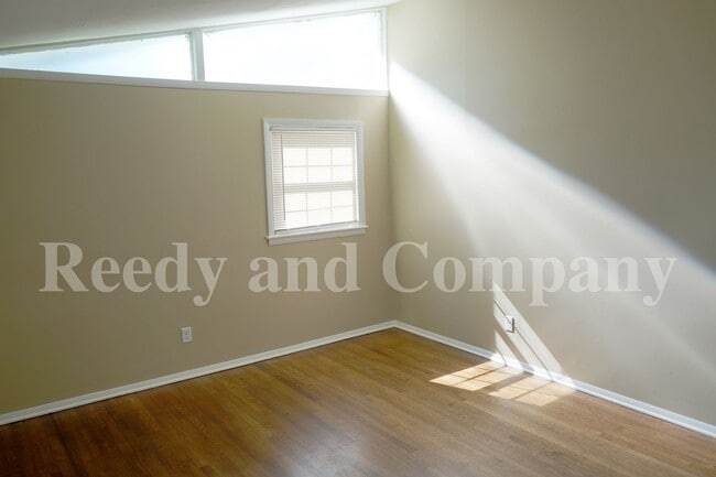 Building Photo - 1631 Gowan Dr