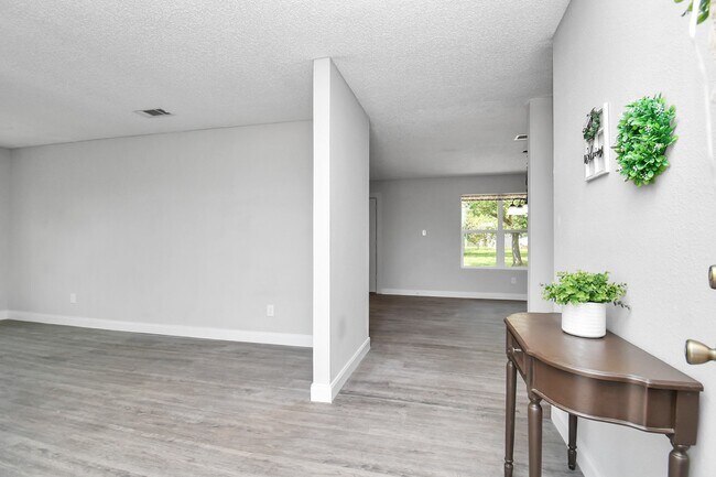 Building Photo - 1030 San Felipe Rd