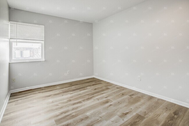 Building Photo - **Spacious 3-Bedroom Townhome with Partially Finished Basement and Off-Street Parking**