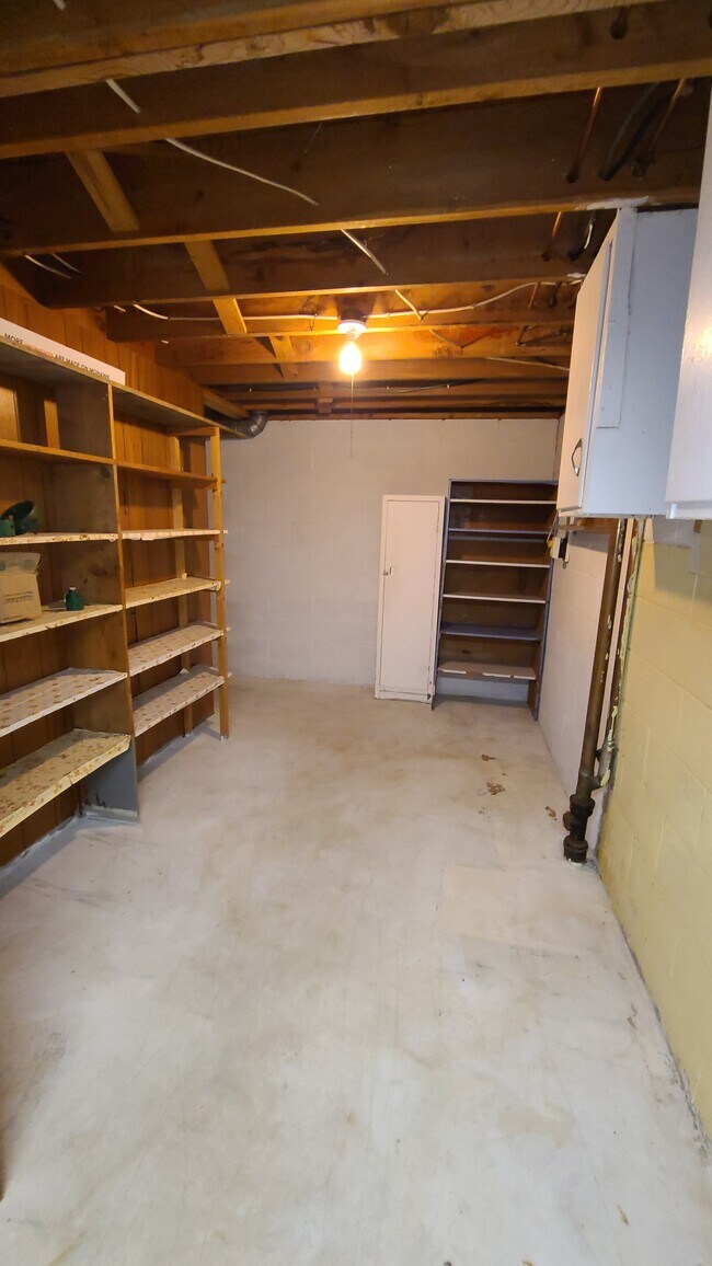 Building Photo - 145 8th Ave E