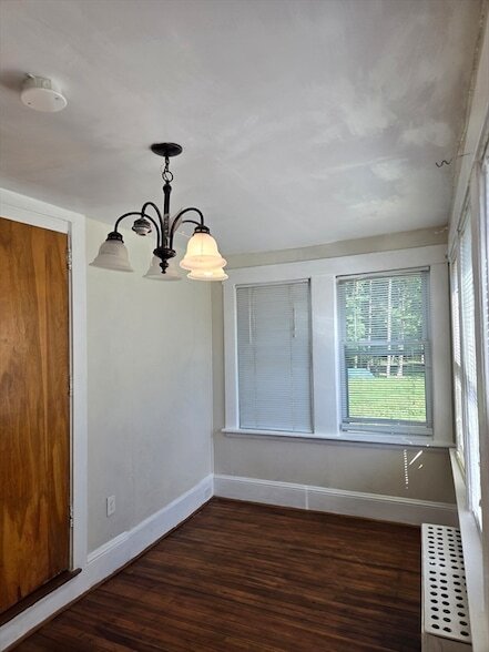 Building Photo - 239 Pleasant St