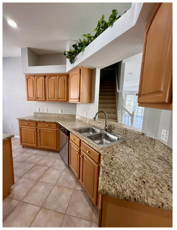 Building Photo - 2352 Rosehaven Dr