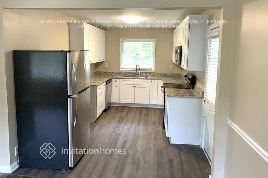 Building Photo - 2246 Collins Dr