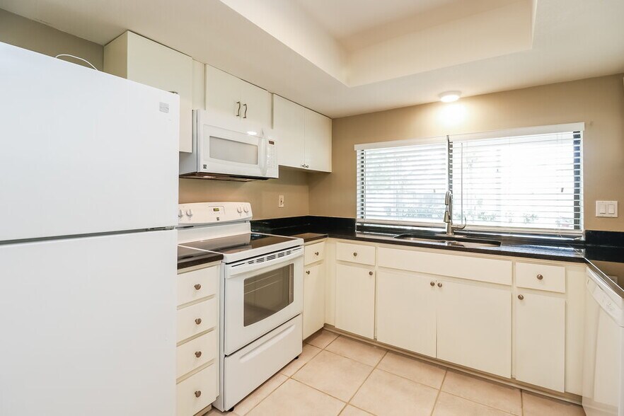 Building Photo - 1266 Bentley Ave