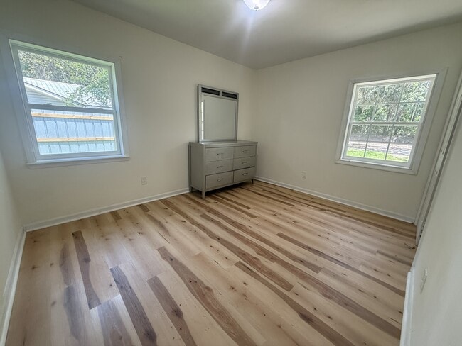 Building Photo - 117 Thornton Ln