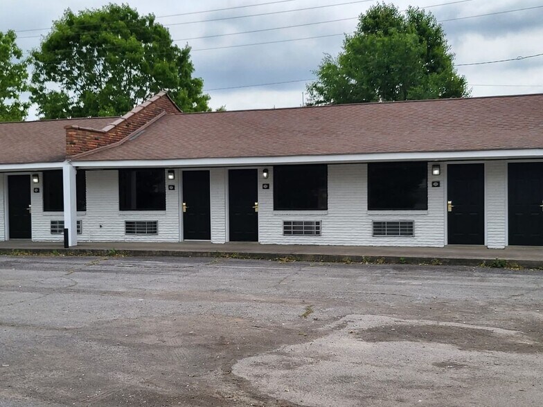 Building Photo - 905 Providence Blvd