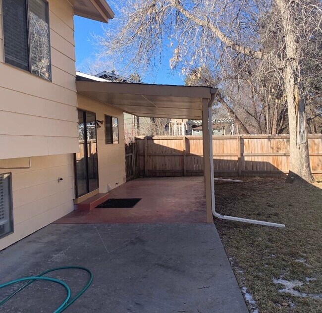 Building Photo - 818 Mansfield Dr