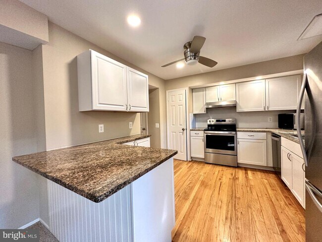 Building Photo - 6123 Martins Landing Ct