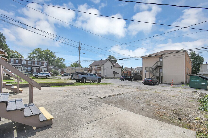 Building Photo - 97 E Frambes Ave