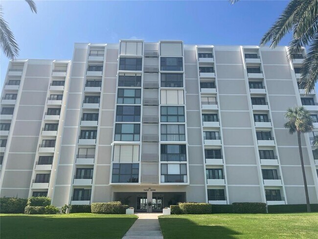 Building Photo - 851 Bayway Blvd