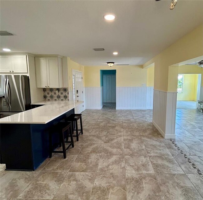 Building Photo - 5541 Bayou Grande Blvd NE