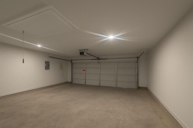 Building Photo - 15814 Wild Rose Bnd Dr