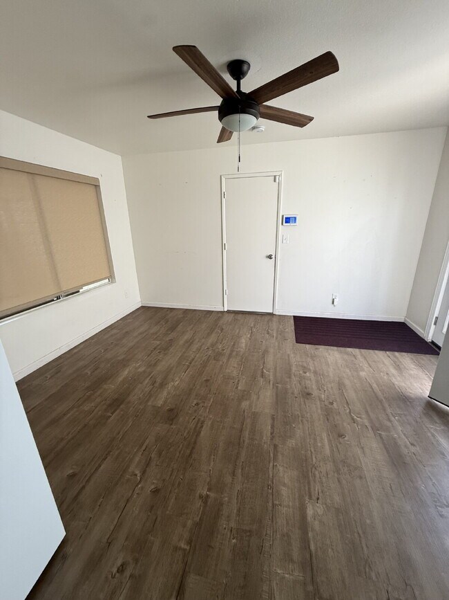 Building Photo - Solar savings on energy. 3rd bonus room.   2 Car Garage, Private Yard, Spacious upgraded interior...