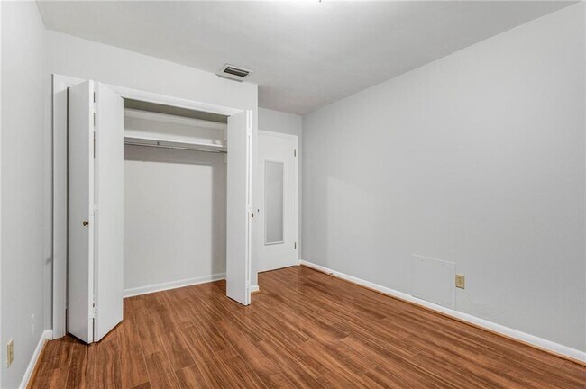 Building Photo - 2316 Woodland Rd