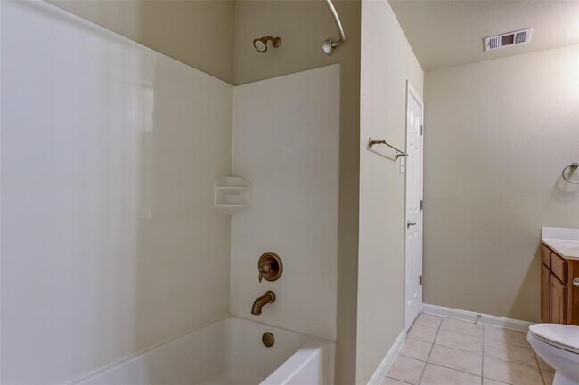 Building Photo - 834 Dark Horse Ln