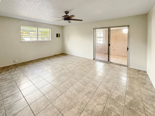 Building Photo - 1026 E Highland Dr