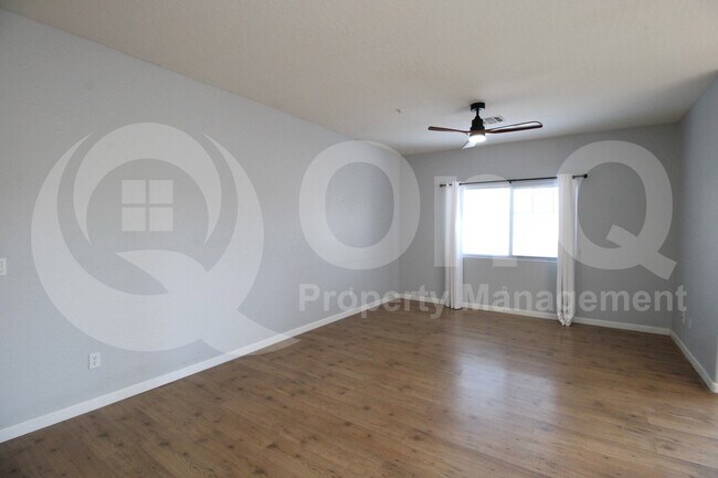Building Photo - 525 N Miller Rd
