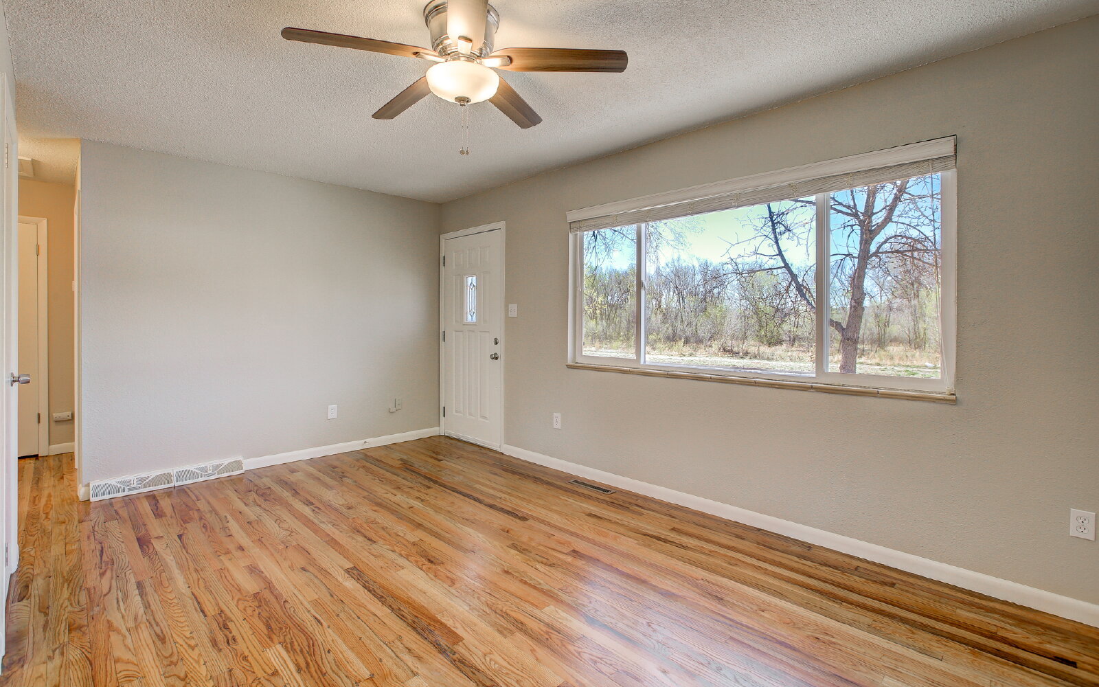 Building Photo - 3-Bedroom Home with Garage and Fenced Yard...