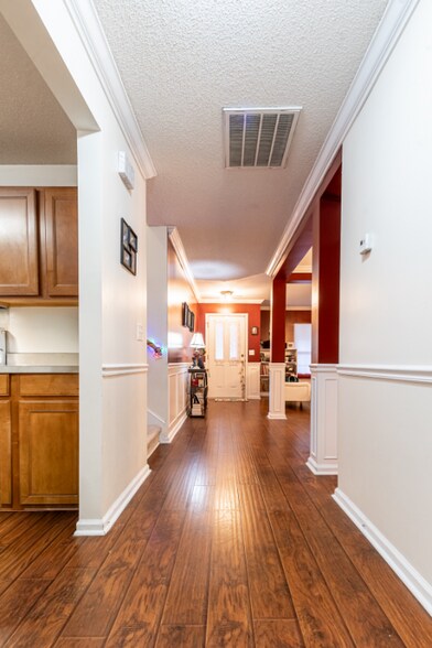 Building Photo - 5148 Torrey Ln