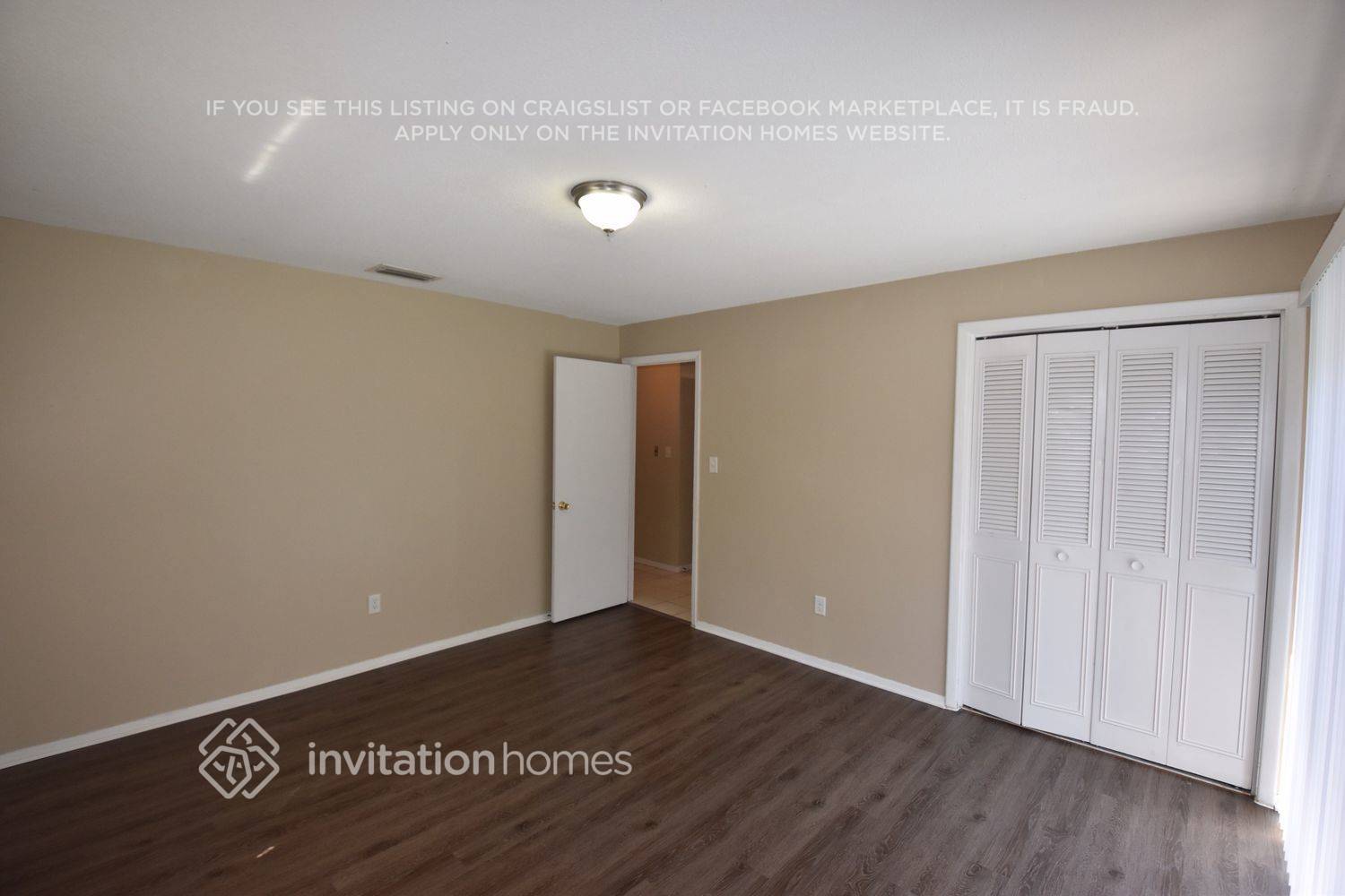 Building Photo - 830 N Sunset Dr