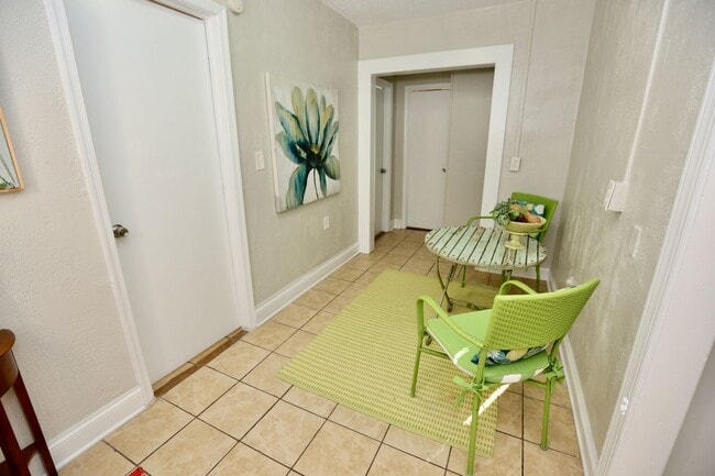 Building Photo - Cozy Cottage By The Sea!  3/2 Available 11...