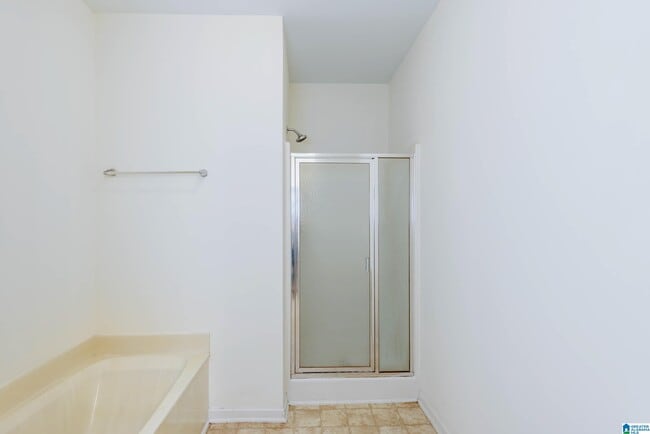 Building Photo - 2348 Ridgemont Dr