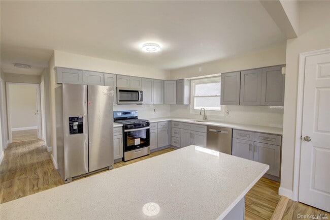 Building Photo - 207 Catherine Ave