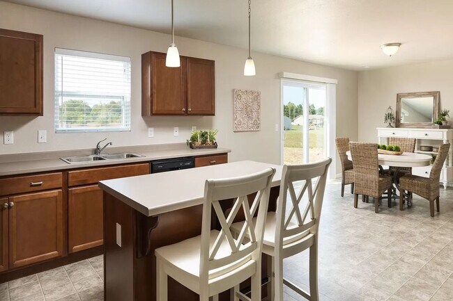 Building Photo - Large Newer Colonial for Lease in Fowlerville Schools