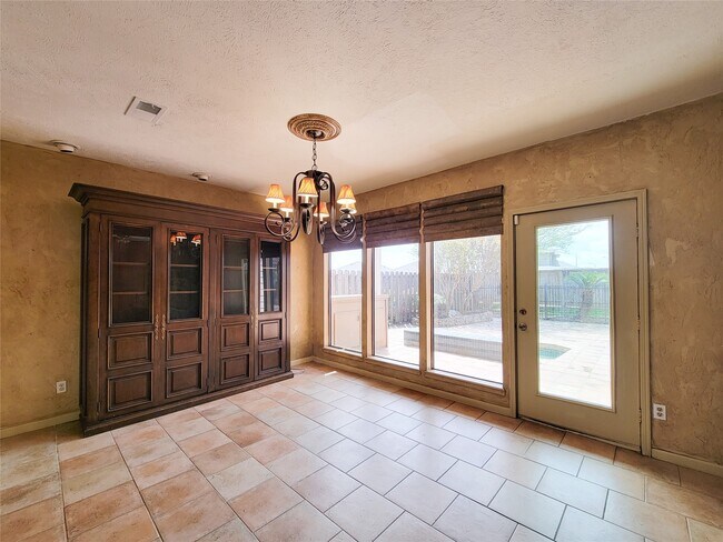Building Photo - 4717 Country Club View