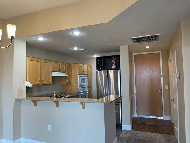 Building Photo - Park Avenue One Bedroom