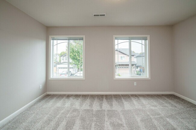 Building Photo - $500 Move In Special  4 Bedroom 2.5 Bath New Carpet and Fresh Paint