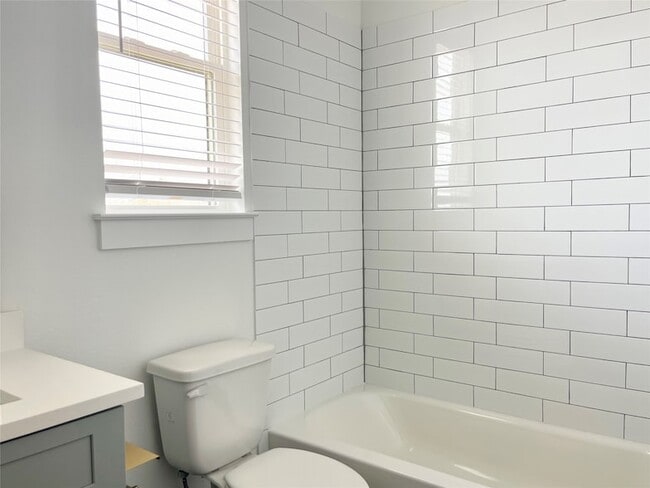 Building Photo - 22214 Dutch Oven Dr