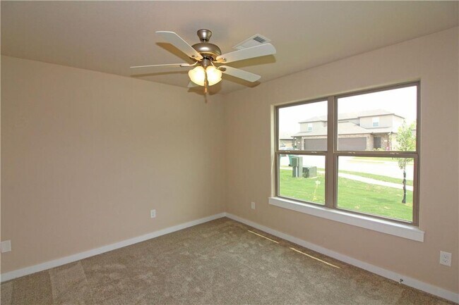 Building Photo - 471 Barbet Dr