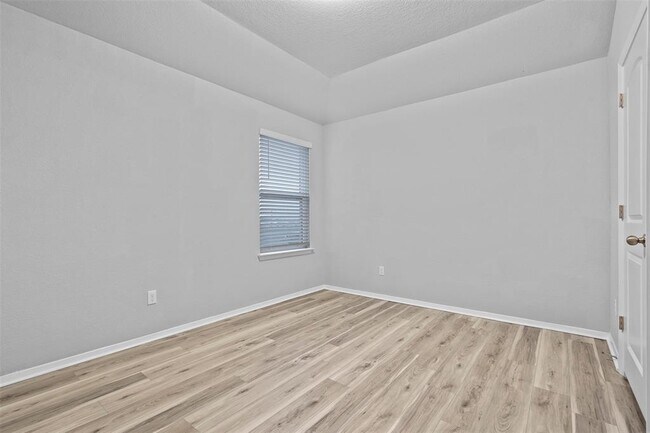 Building Photo - 1113 Burin Dr