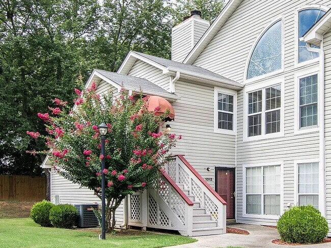Building Photo - 1014 Stones Throw Dr NW