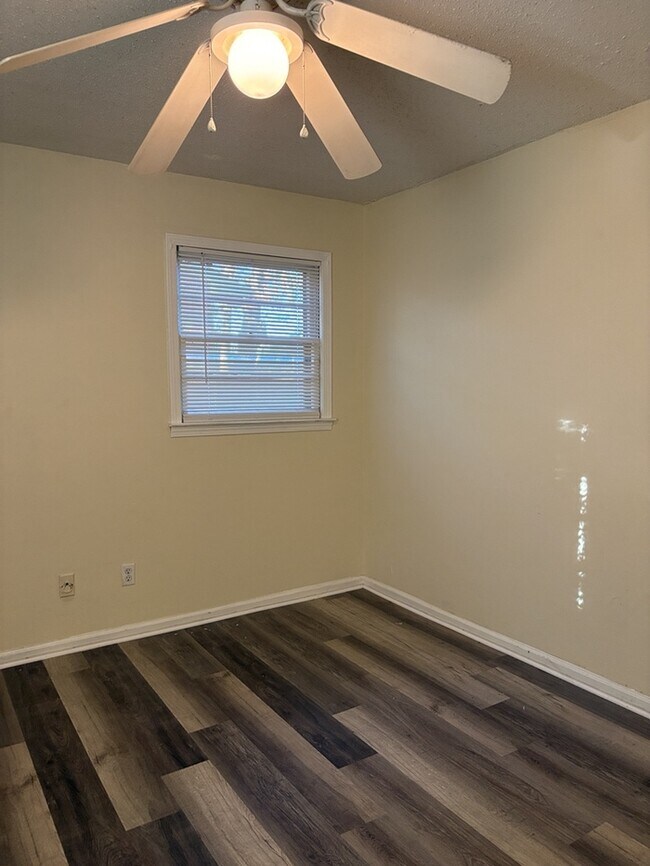 Building Photo - 45 Elm St