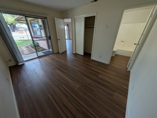 Building Photo - 926 Oleander St