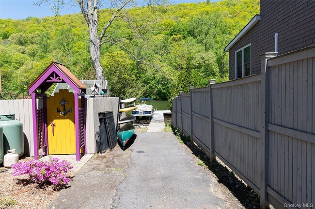 Building Photo - 53 Cove Rd