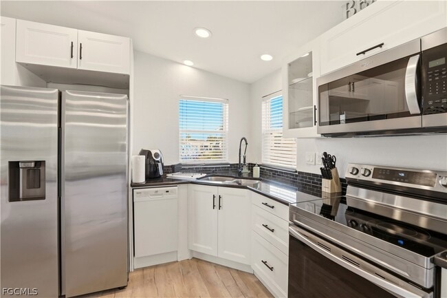 Building Photo - 158 Nanaimo Trail