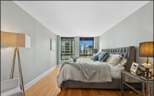 Building Photo - 260 E Chestnut St