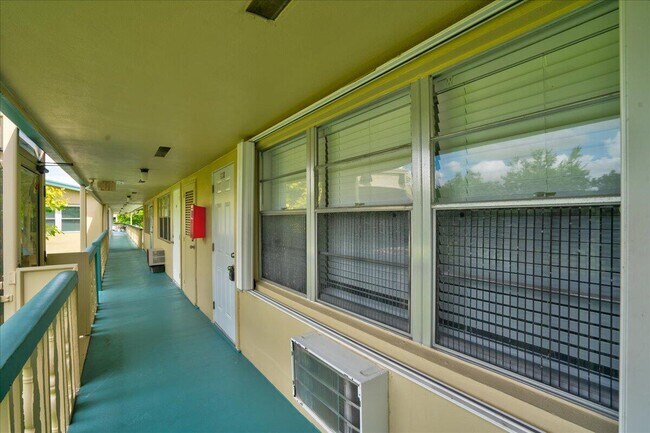Building Photo - 110 Dorchester E