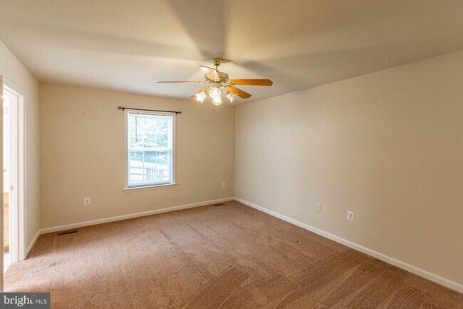 Building Photo - 34 Hidden Lake Dr