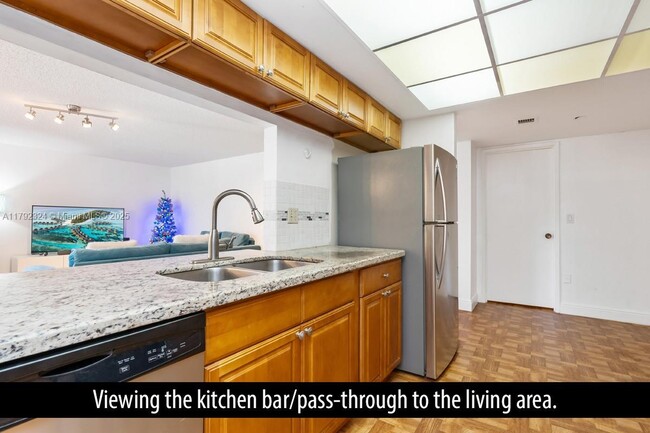 Building Photo - 825 Egret Cir